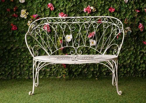 Applications of Wrought Iron in Outdoor Spaces